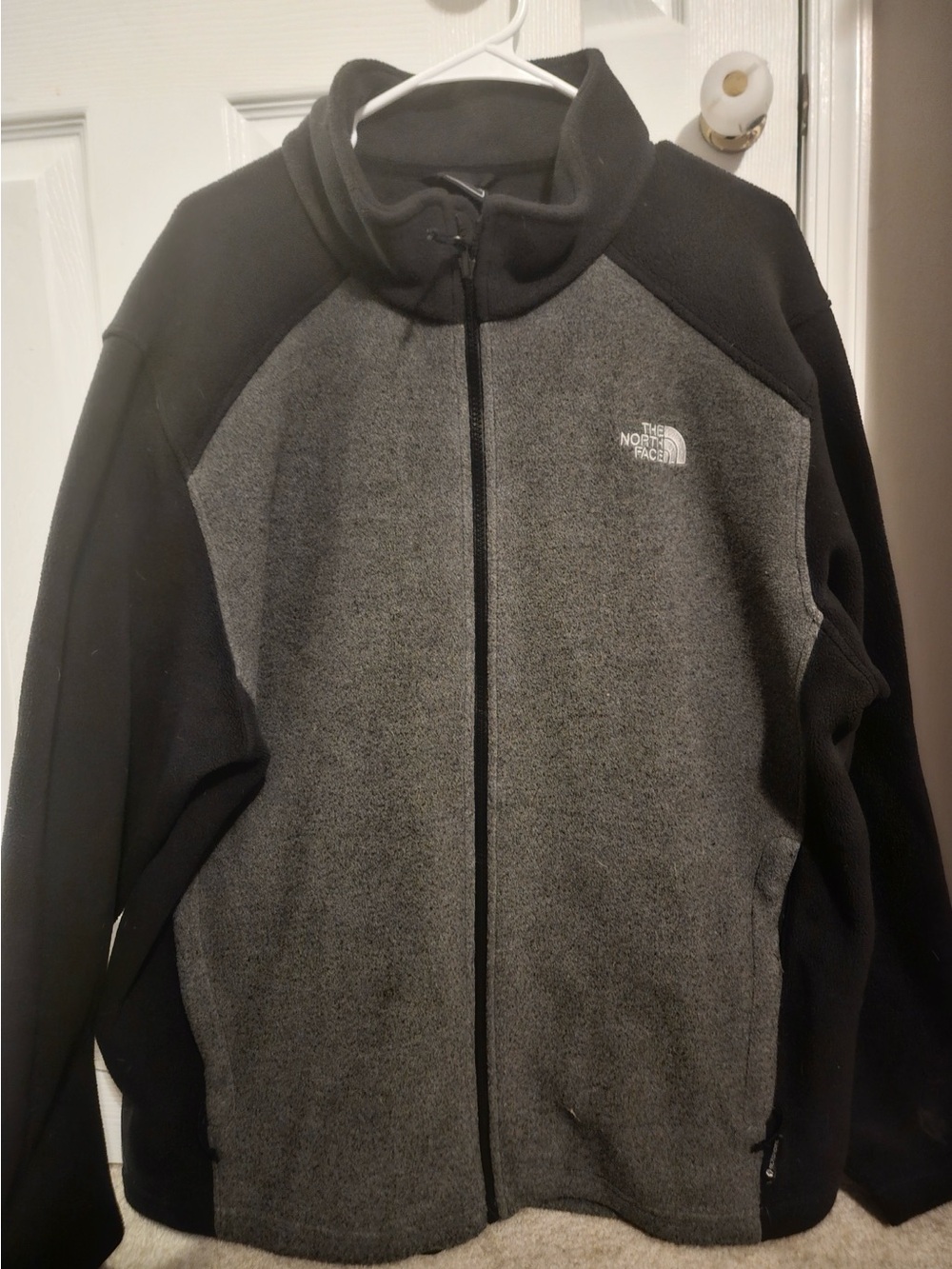 The North Face Men's Gray and Black Full-Zip Fleece Jacket